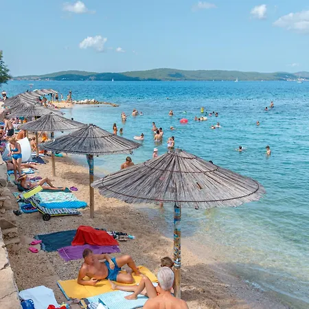 Jelena Ostanak kod kuće